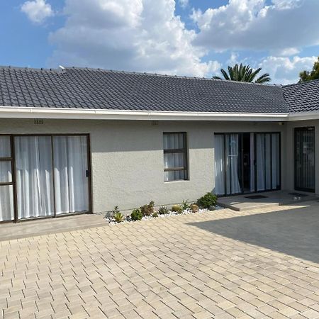 Staysure Guesthouse Alberton Esterno foto