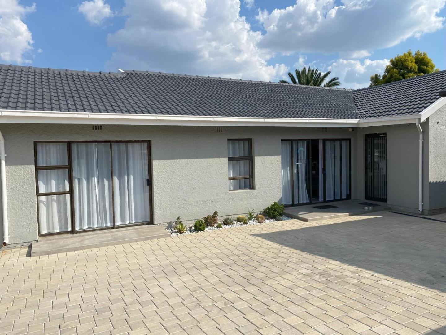 Staysure Guesthouse Alberton Esterno foto