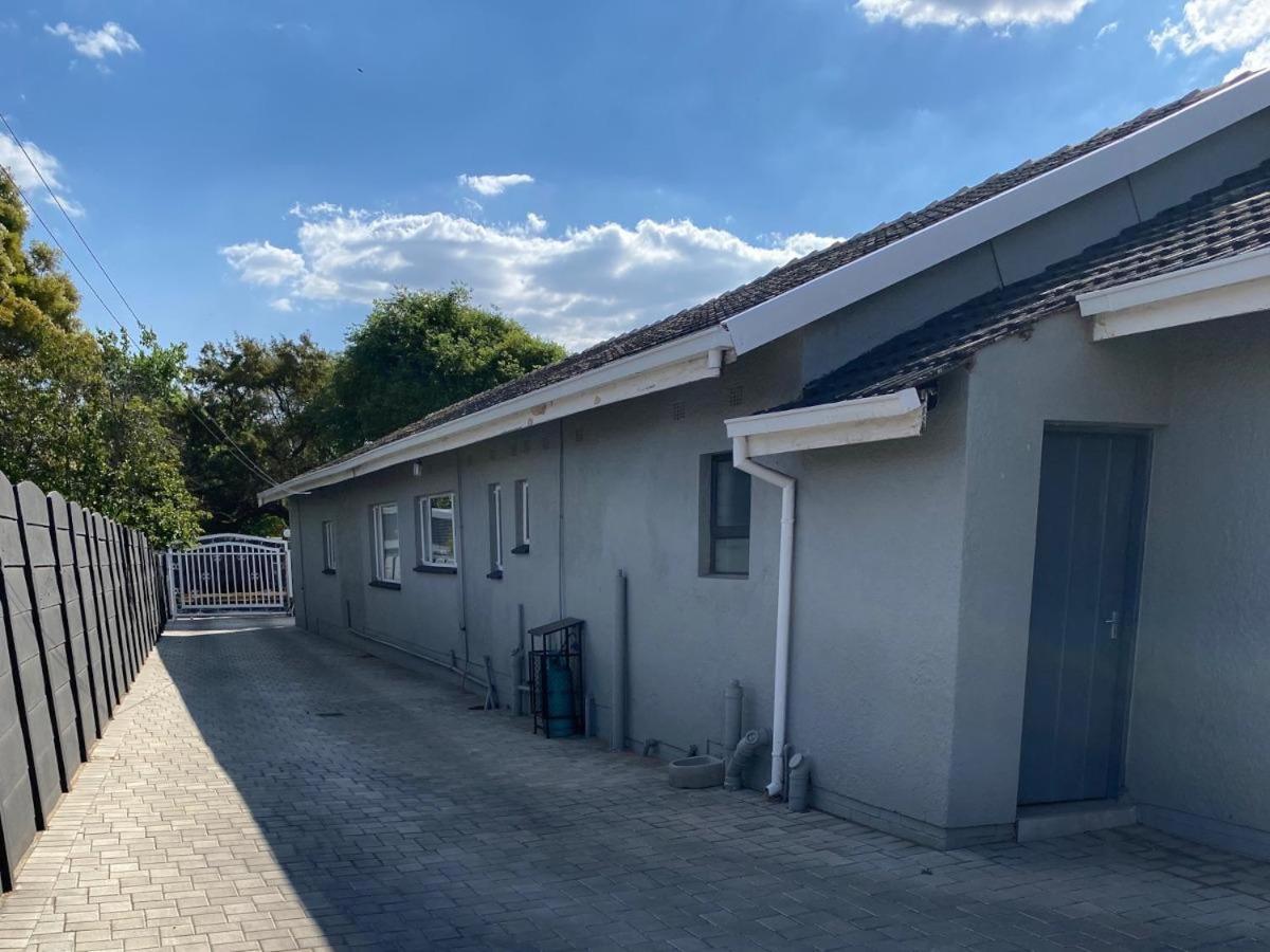 Staysure Guesthouse Alberton Esterno foto