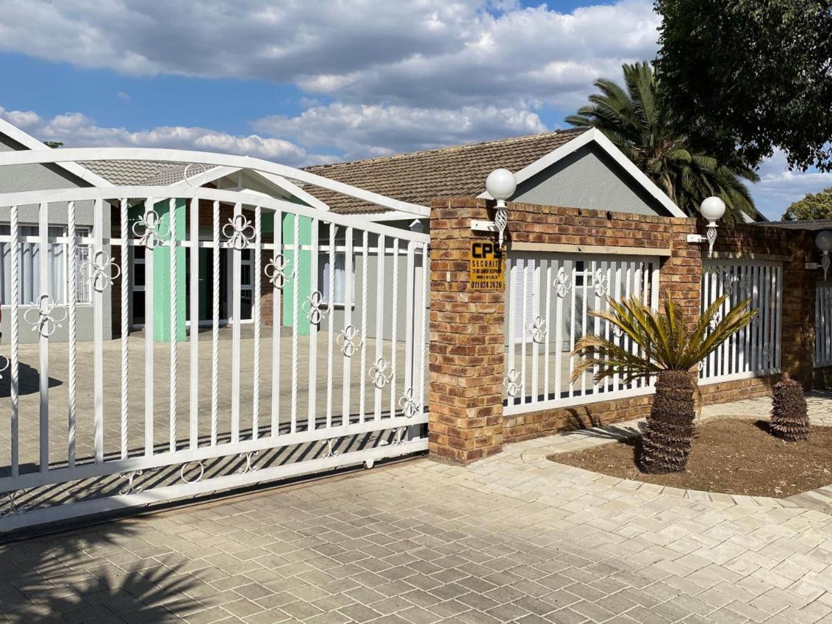 Staysure Guesthouse Alberton Esterno foto