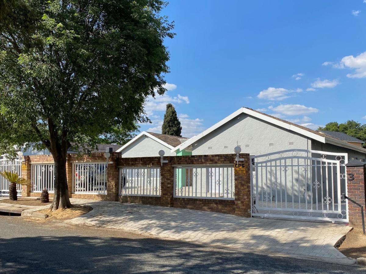Staysure Guesthouse Alberton Esterno foto
